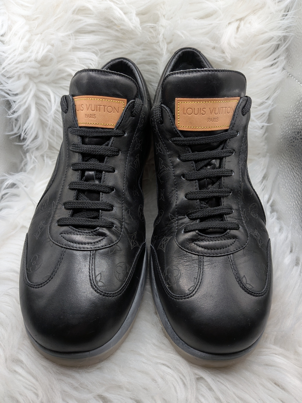 Louis Vuitton Premium Sneakers – Men – Size 8